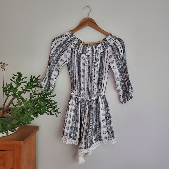 Abercrombie and Fitch black and white tribal romper size XS - Picture 2 of 9